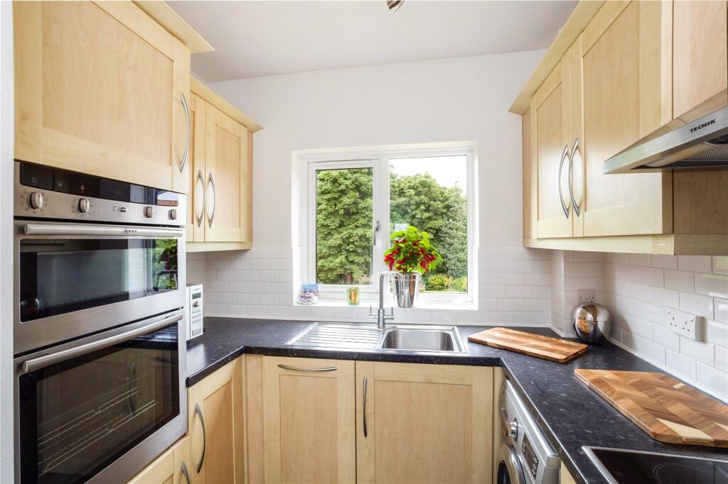 Apartment in Slough - View 3