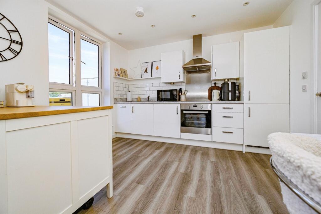 Apartment in Hemel Hempstead - View 3