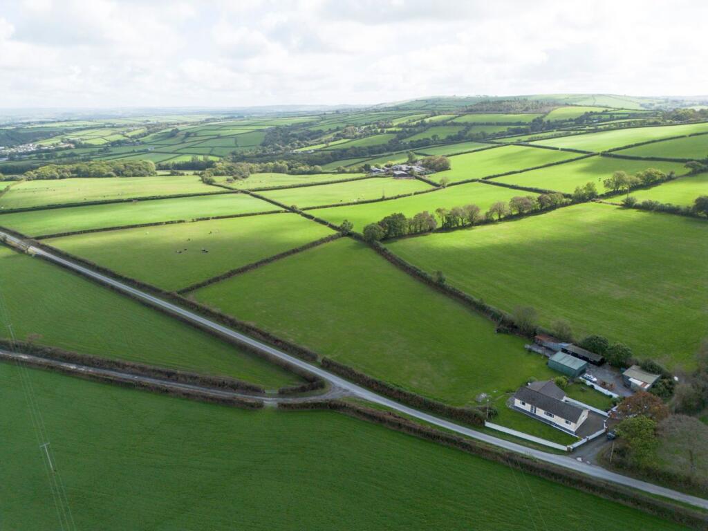 Bryn Road, Newcastle Emlyn, SA38 - More