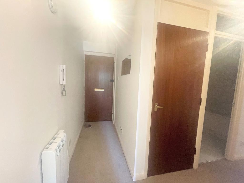House in Croydon - More