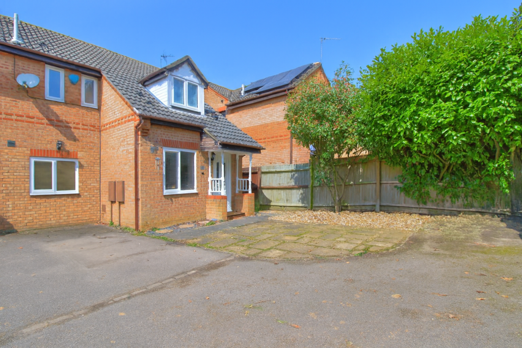 Main image of property: Greenside Hill, Milton Keynes, MK4