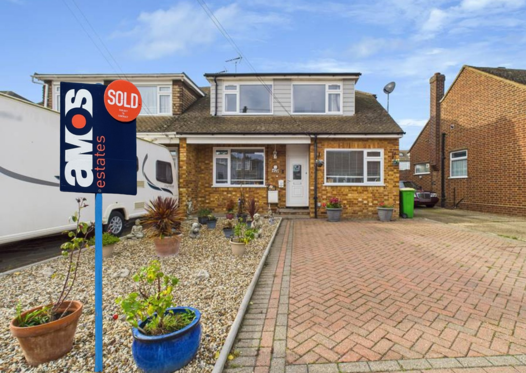 3-bed house on Mansted Gardens, Rochford, Essex, SS4 3DE, £400,000