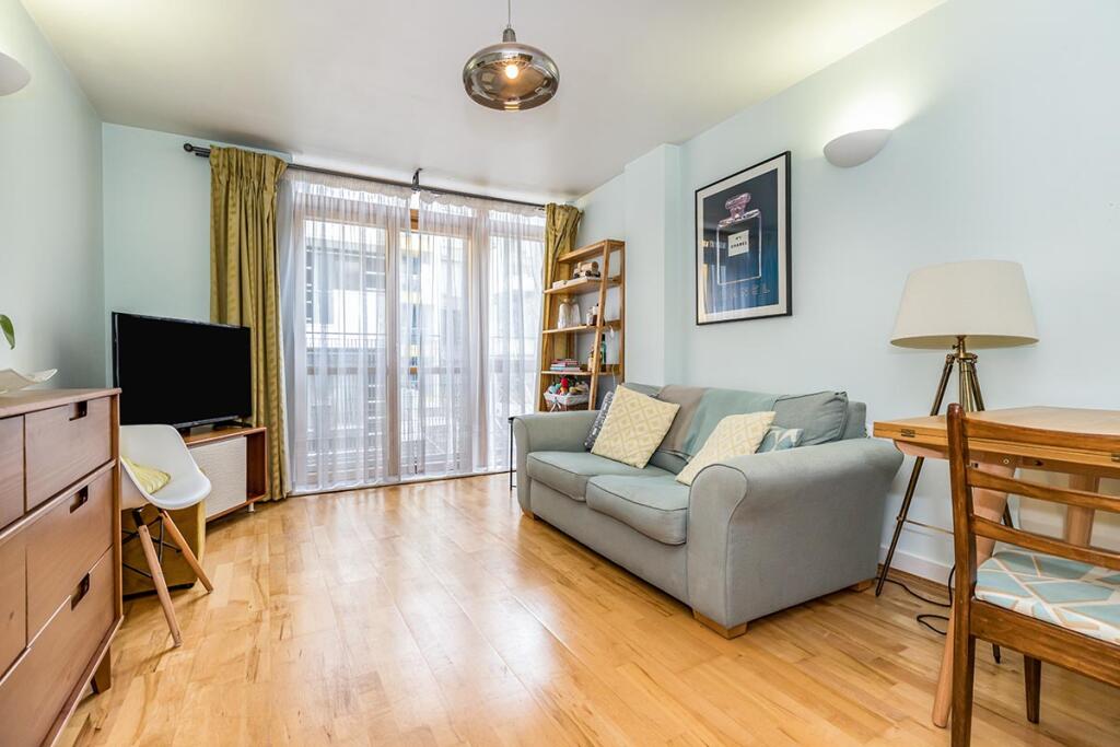 Main image of property: High Street, Manchester, M4