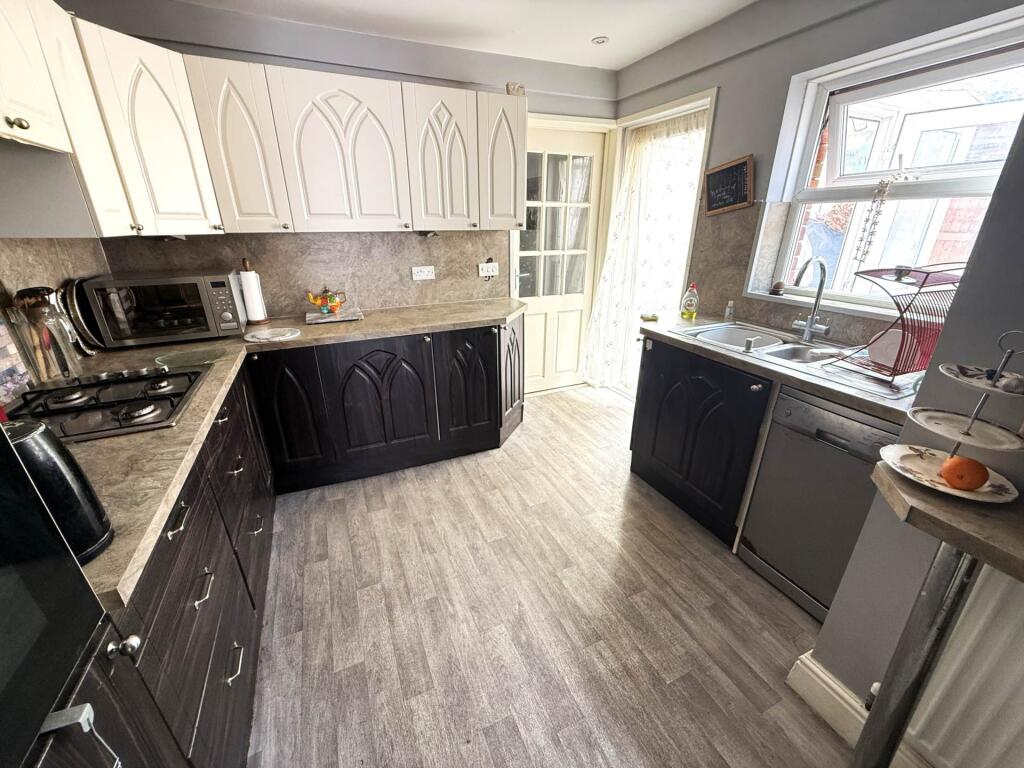 Lyndhurst Road, Exmouth photo 3