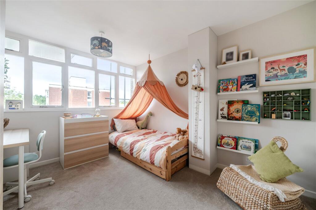 Apartment in Bromley - View 4