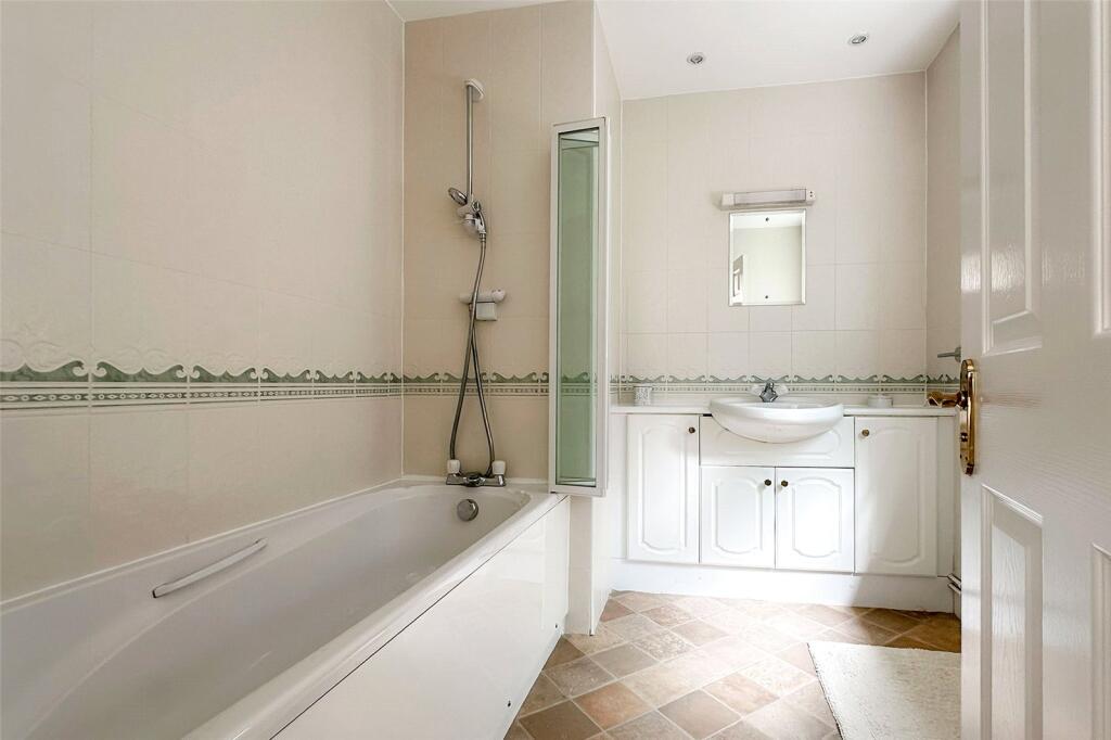 House in Arun, Rustington - More