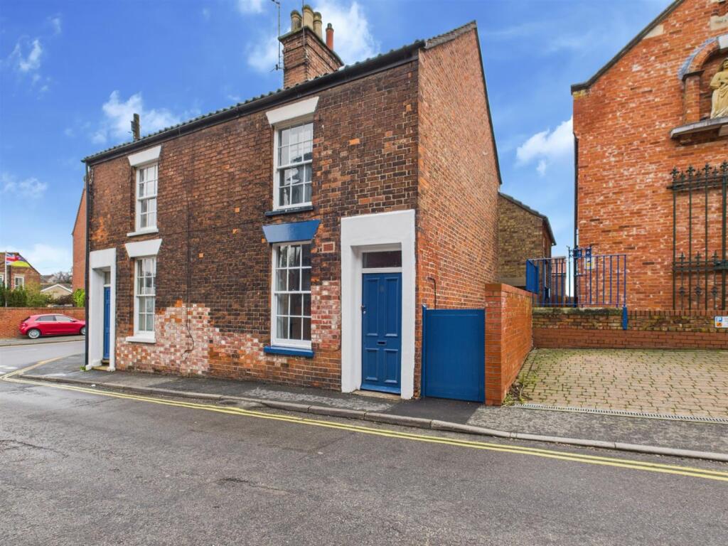 Main image of property: Broadbank, Louth