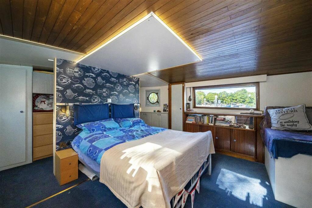 House in Spelthorne, Surrey - More