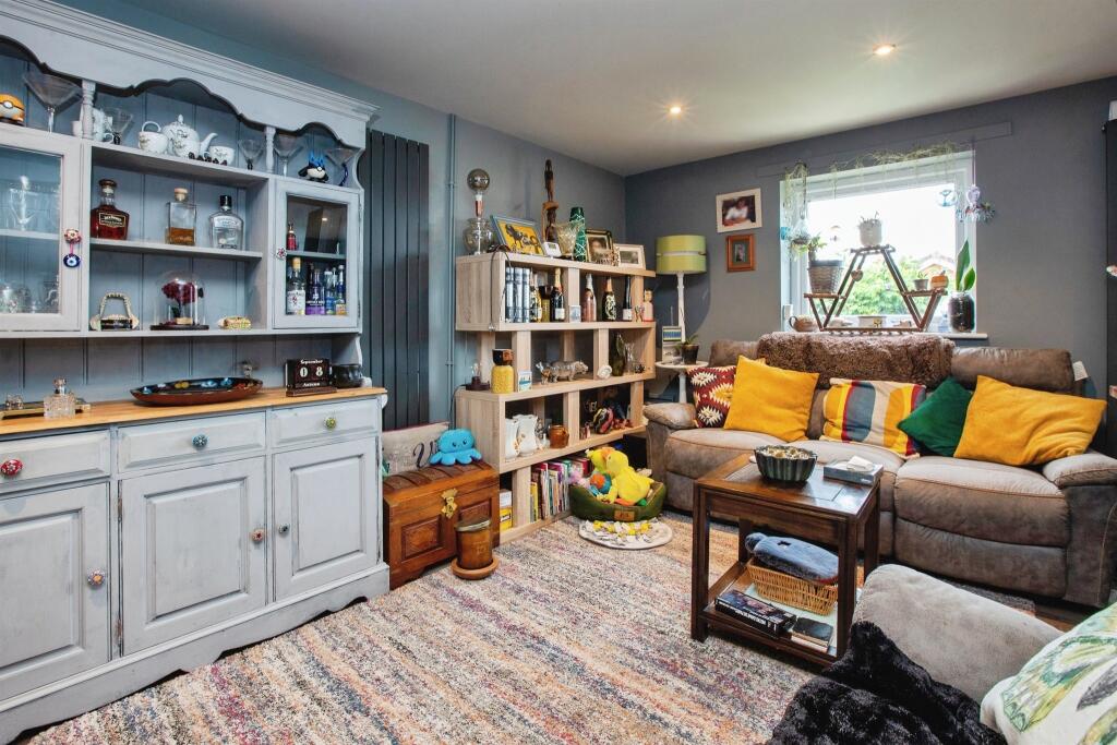 House in Mansfield, Warsop - More