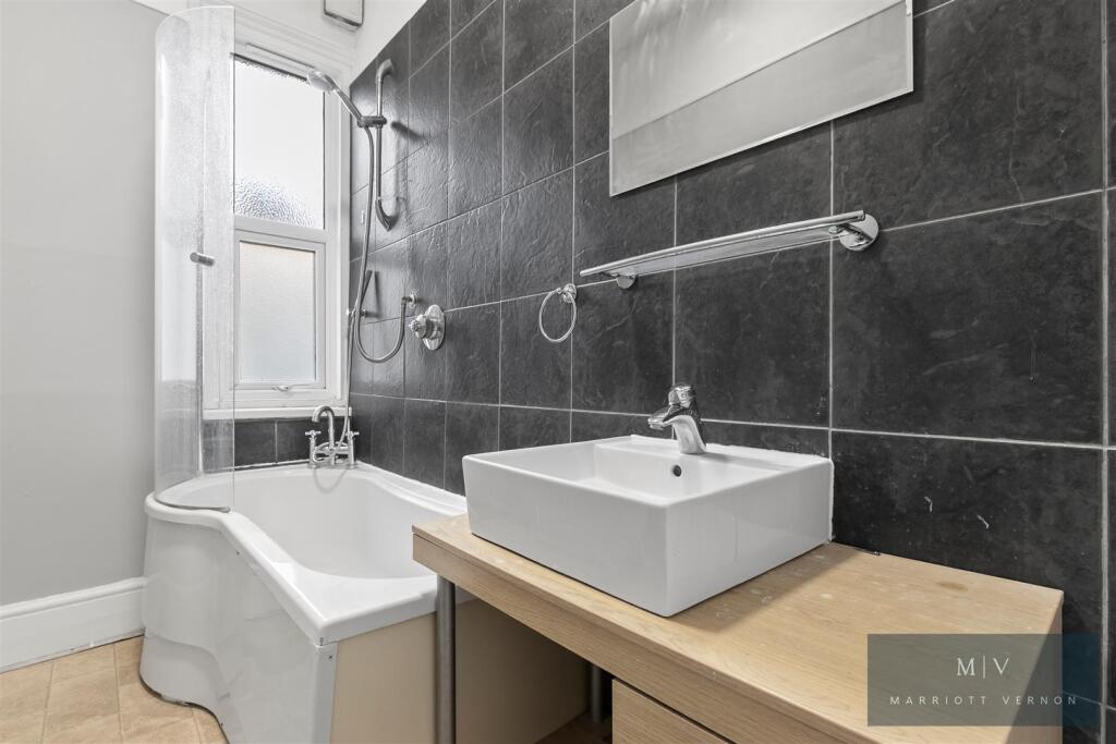 Apartment in Croydon - View 4