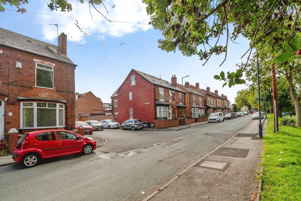 House in Walsall, Darlaston Green - More