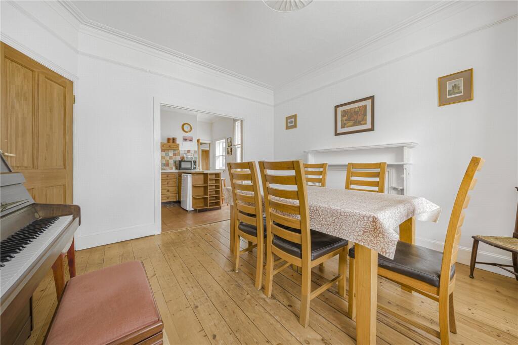 House in Kingston upon Thames - More