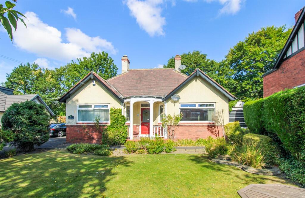 2-bed detached on Heaton Avenue, Earlsheaton, Dewsbury, £290,000