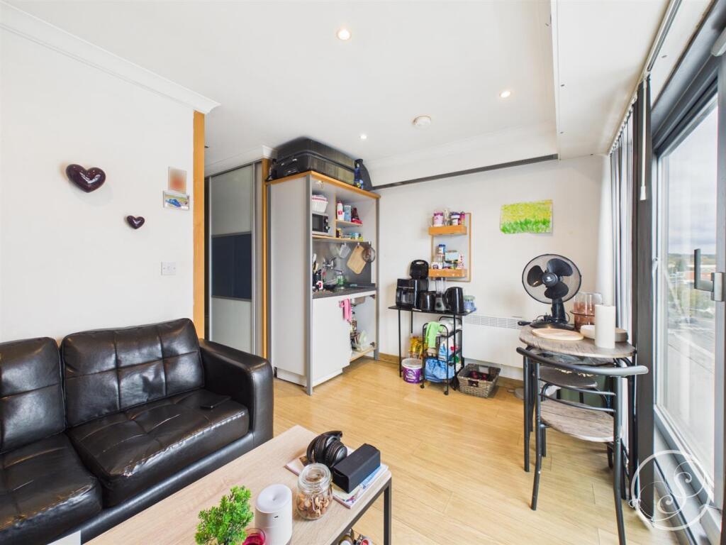 Apartment in Leeds, Mabgate, Sheepscar - View 2