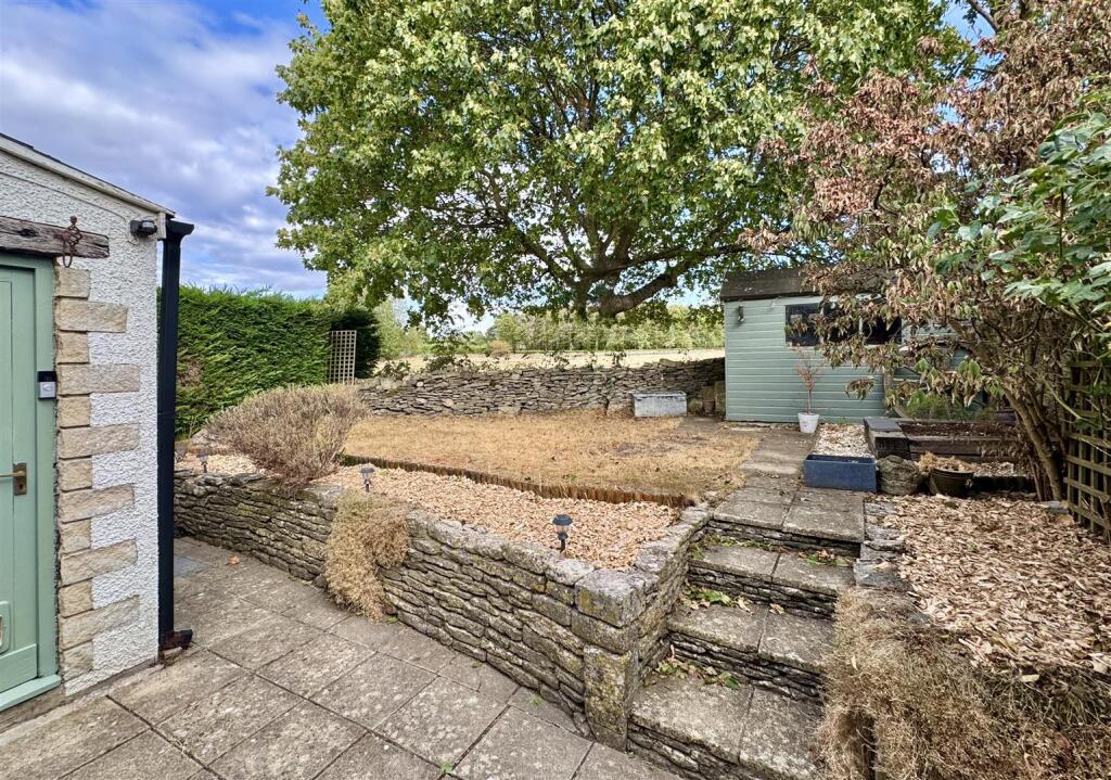 House in Gloucester - View 3