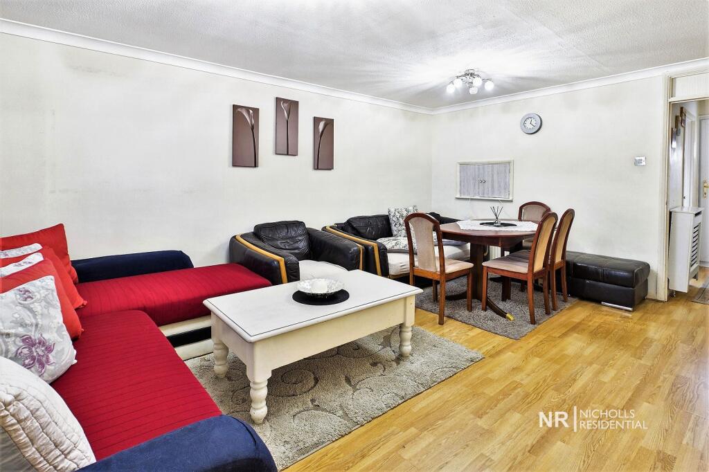 House in London, Tolworth - View 5