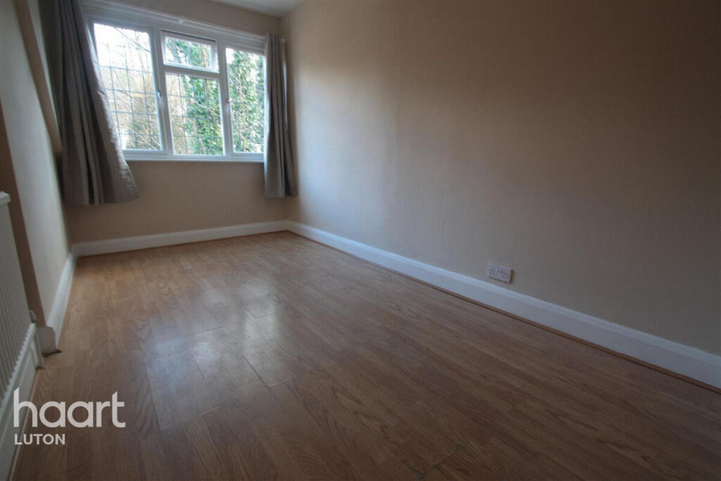 House in Luton - View 4