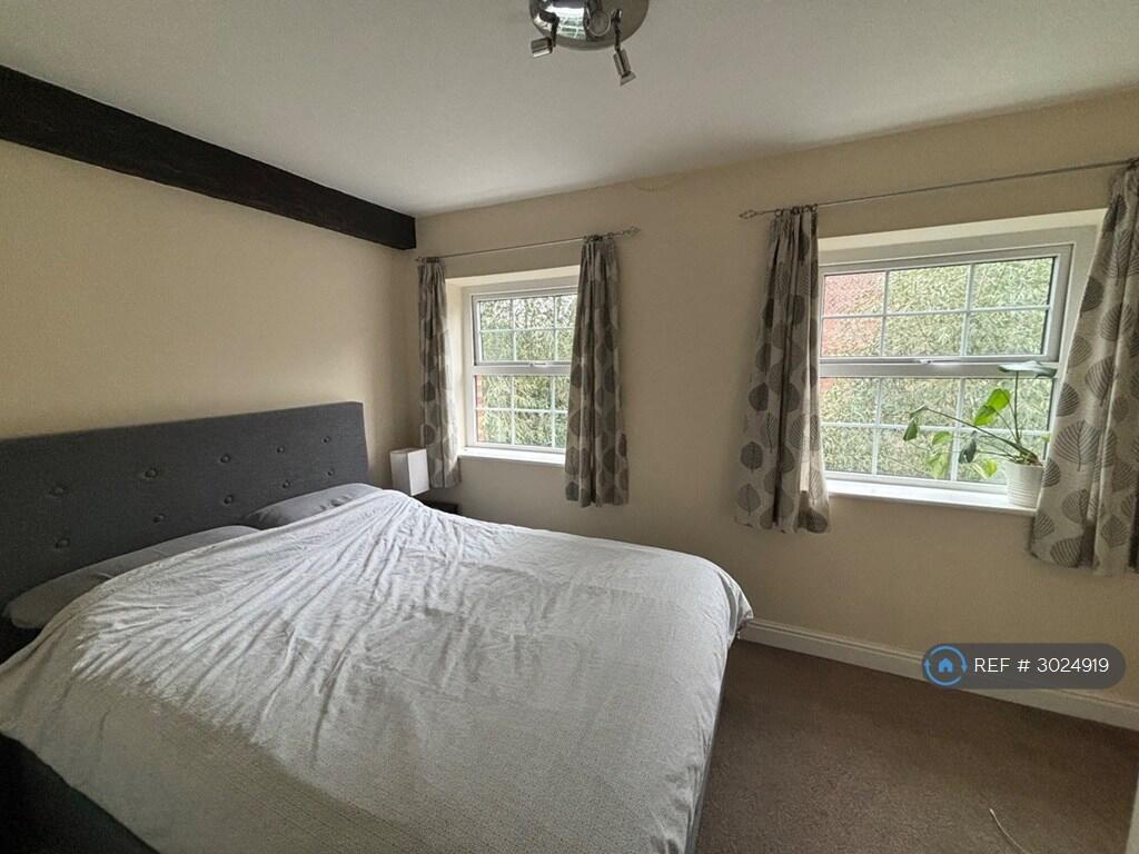 Apartment in Macclesfield, Cheshire East - More
