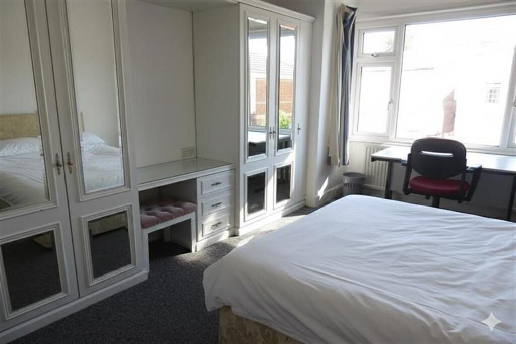 House in Bournemouth, Winton - More