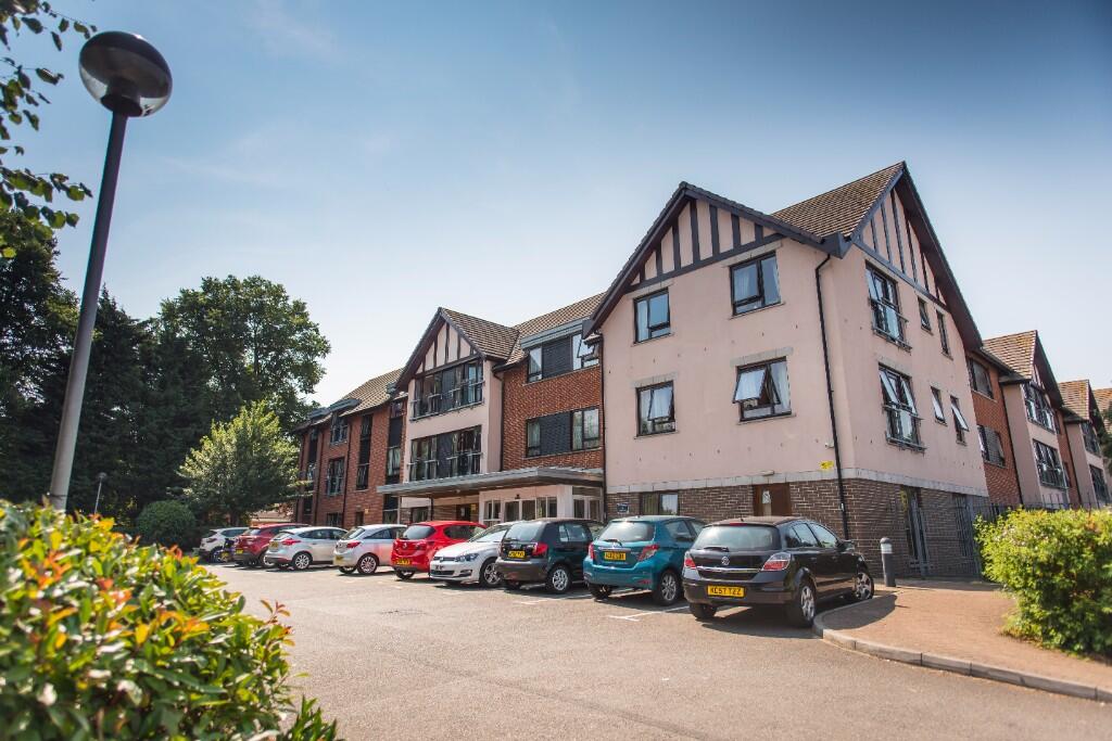 Main image of property: Grange Avenue, Luton, Bedfordshire, LU4