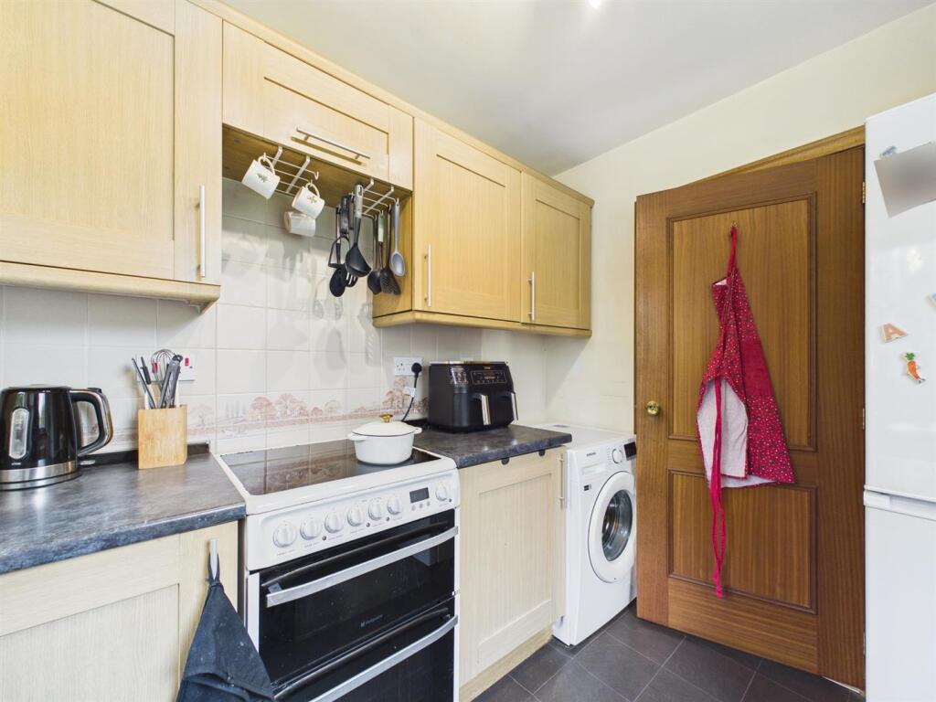 43 Robertson Road, Perth, PH1 1SN - More