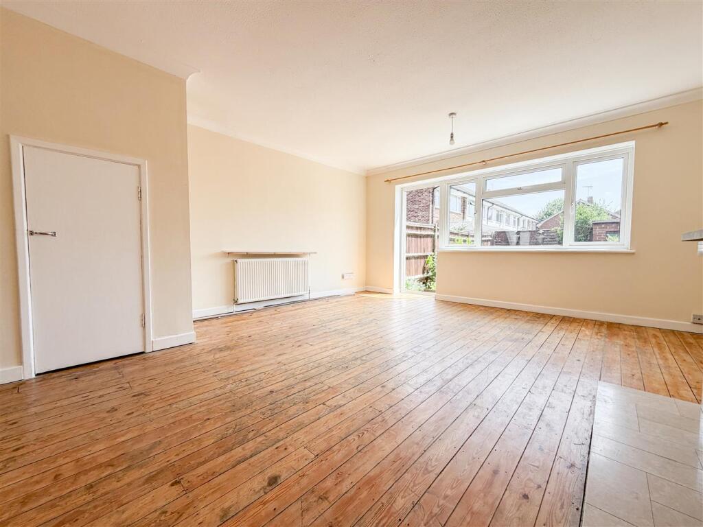 House in Eastbourne, Hampden Park East, Hampden Park - View 4