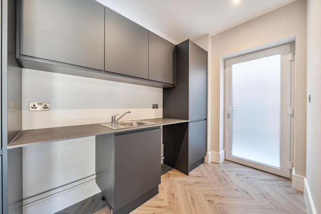 House in Bromley - More