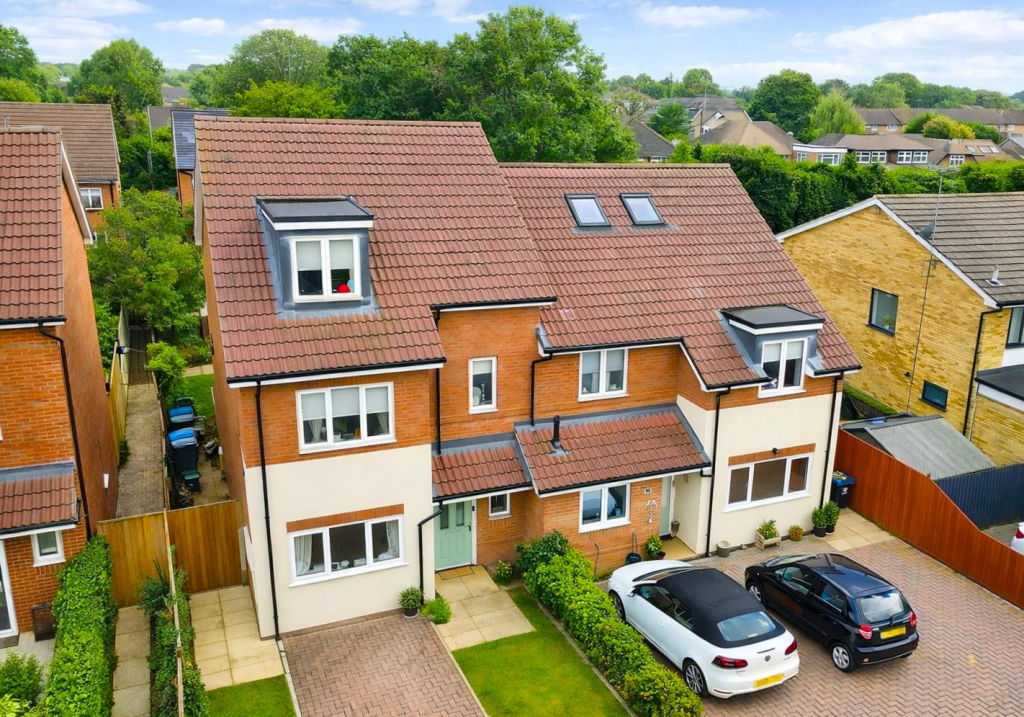Main image of property: Hardy Road, Hemel Hempstead
