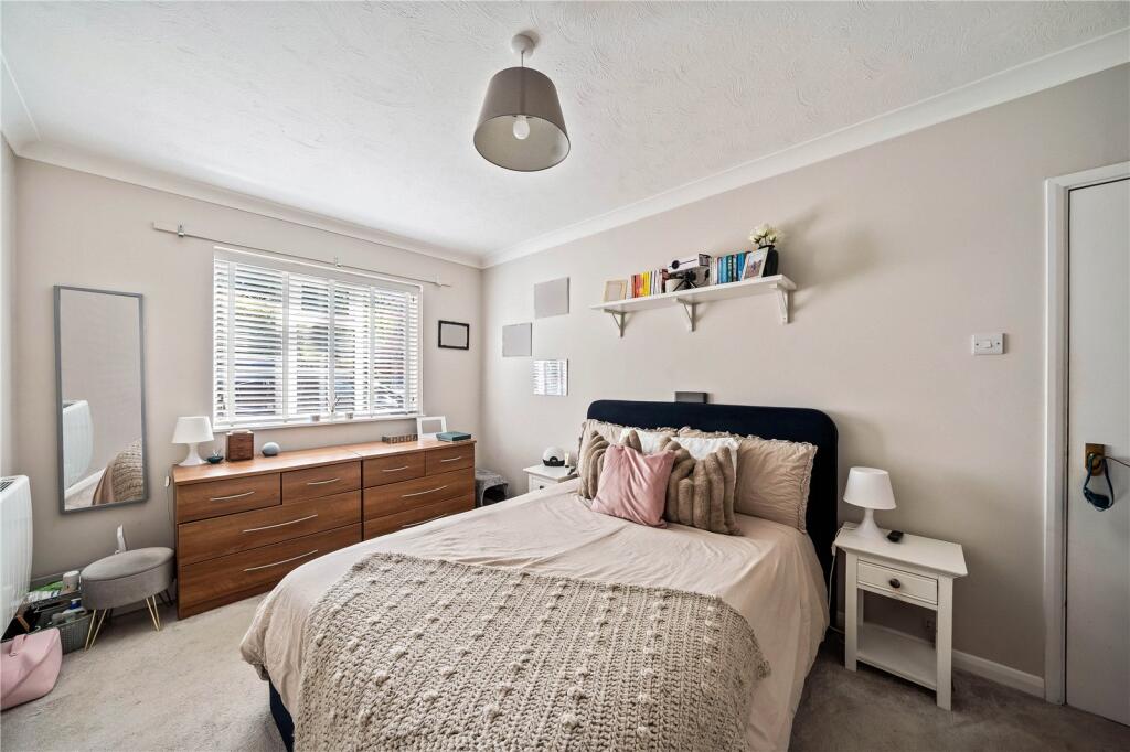 Apartment in Sutton - View 4
