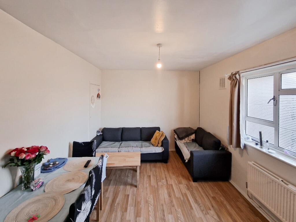 Apartment in Southall - View 4