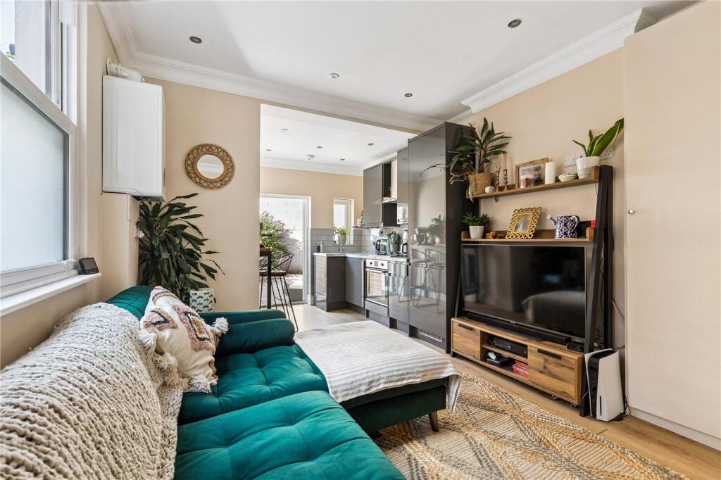 Apartment in London, Collier's Wood - View 2
