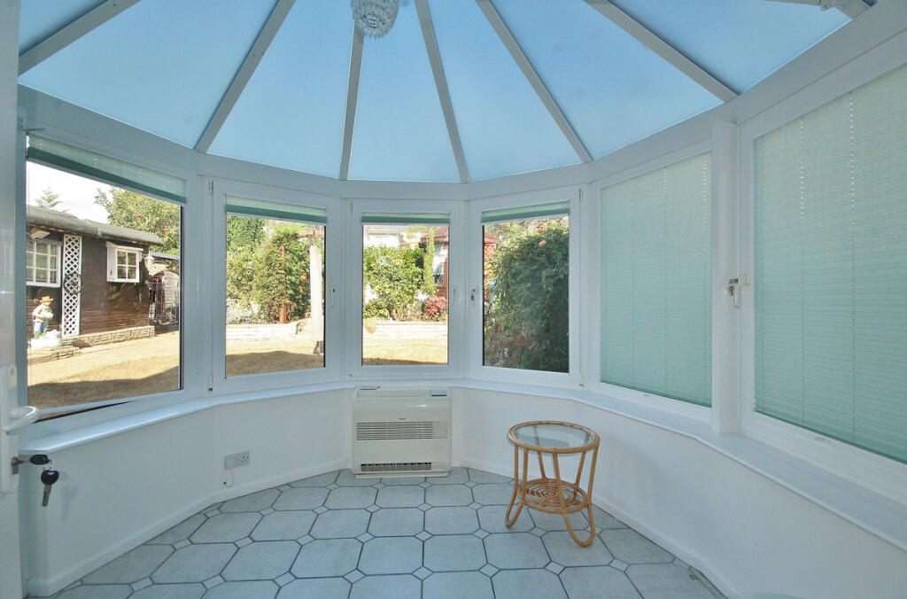House in West Oxfordshire, Deer Park, Witney - More