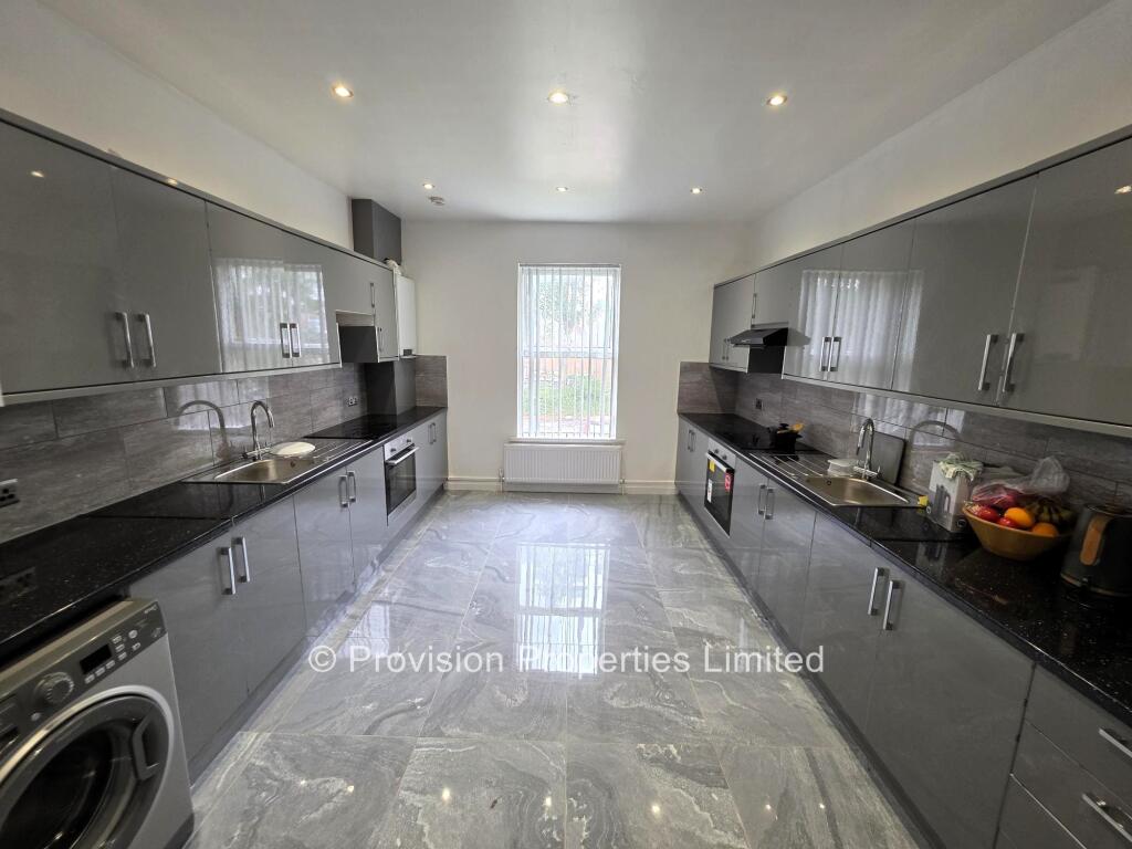 House in Leeds - View 2