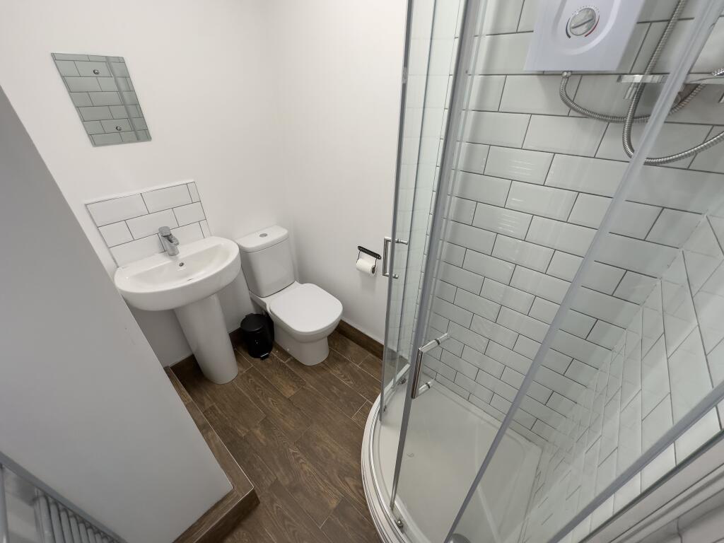 1 bedroom house share for rent
