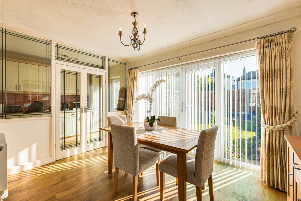 Mountain Ash Avenue, Leigh-on-sea, SS9 photo 4