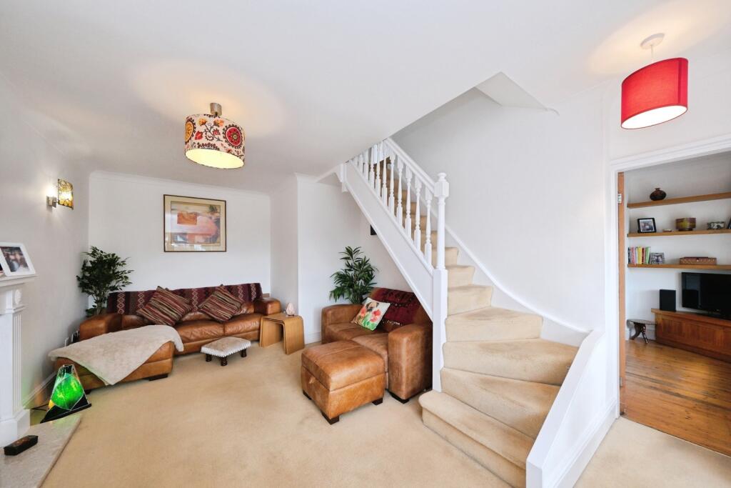 House in Mansfield, Nottinghamshire - View 4