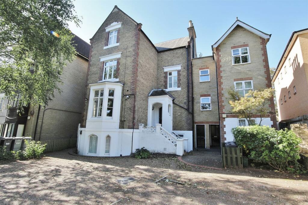 2-bed flat on More House, The Grove, Isleworth TW7, £375,000