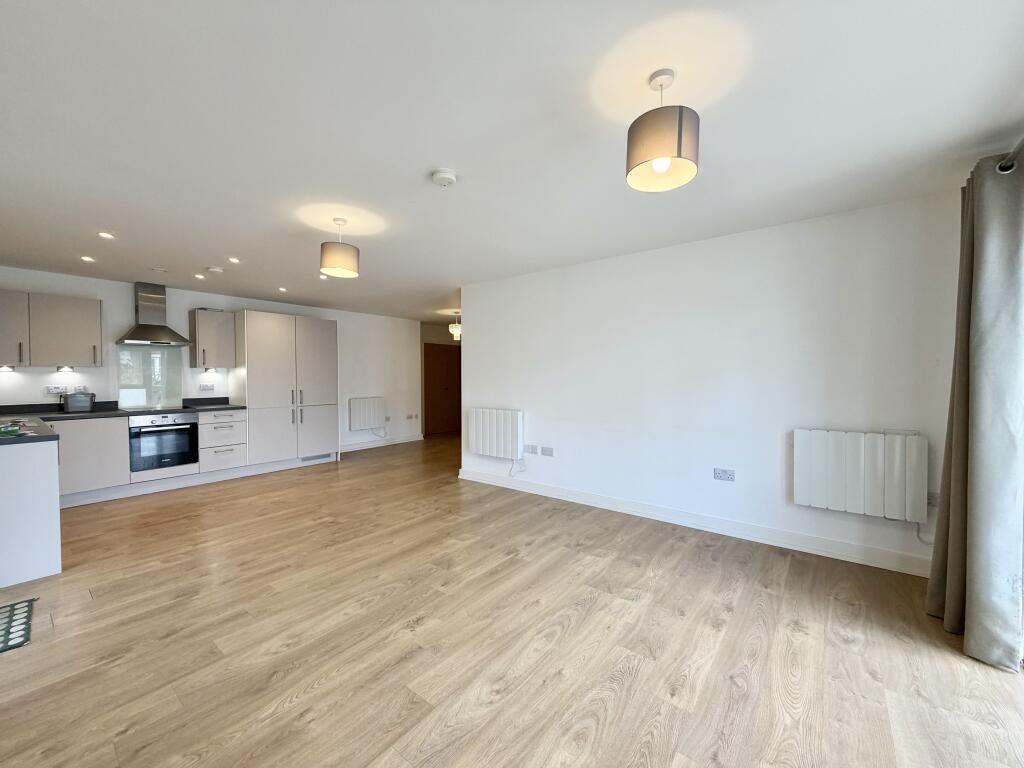 Apartment in Redhill - View 5