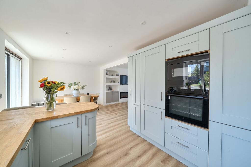 Broomfield Rise, Abbots Langley, WD5 photo 2