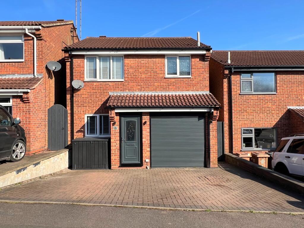 3-bed detached on Hastings Road, Swadlincote, DE11, £265,000