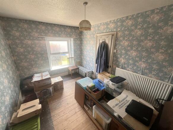 BEDROOM 2