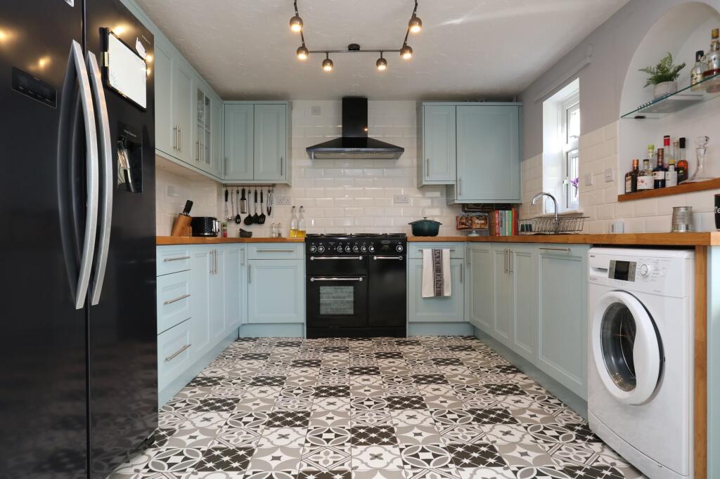 Aberaeron Close, Barry, CF62 photo 4