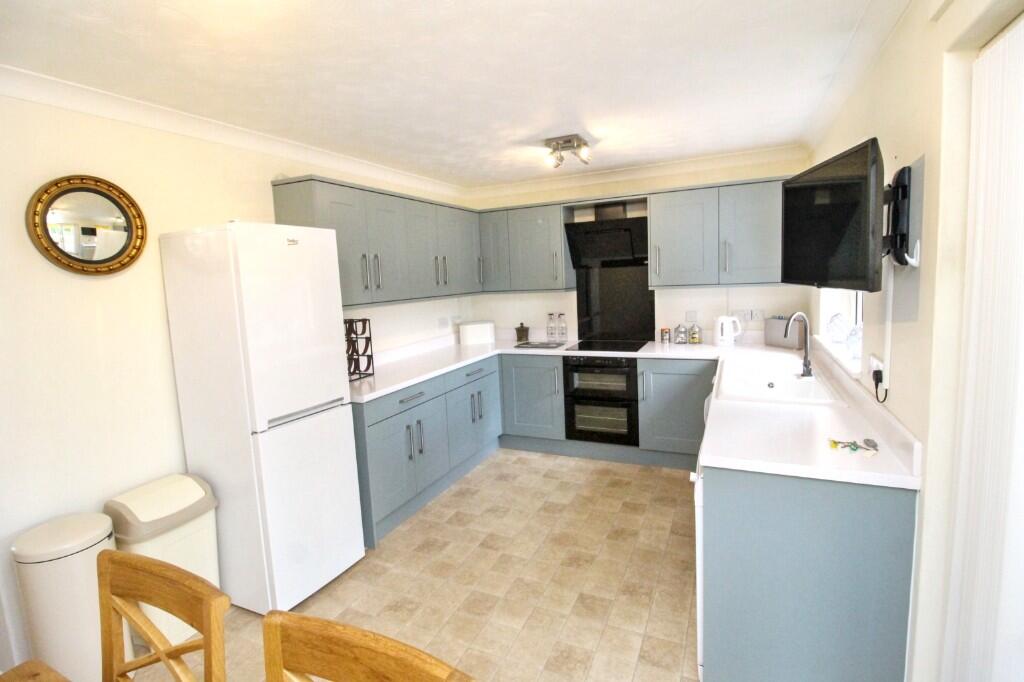 Meadow Close, Holt, Norfolk, NR25 photo 4