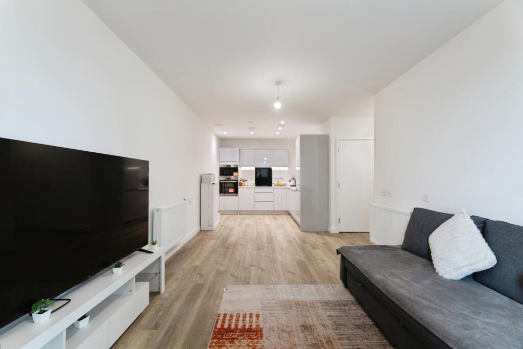 Apartment in Ilford - View 4