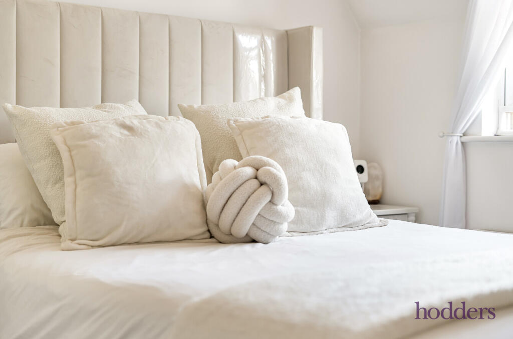 Apartment in Runnymede, Addlestone - View 5
