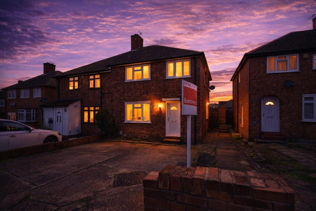 Warden Avenue, Romford, RM5 photo 2