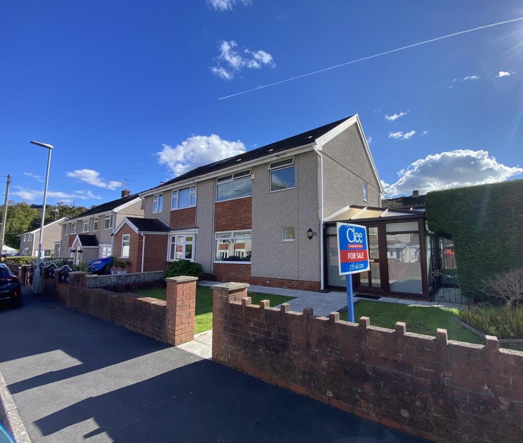 3-bed semi-detached on Y Gwernydd, Glais, Swansea, City And County of Swansea., £260,000