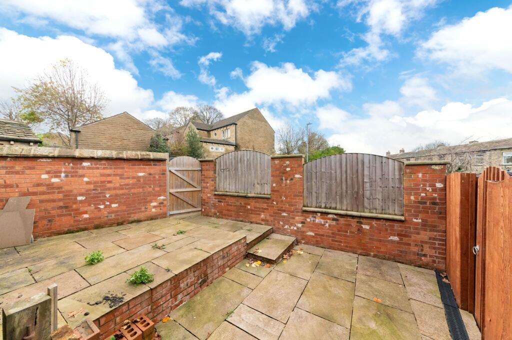 House in Huddersfield - View 4