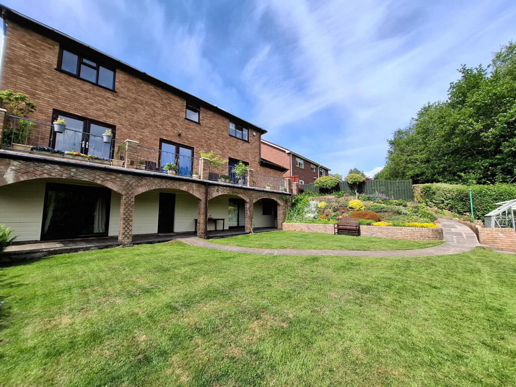 House in Blackwood, Caerphilly - More