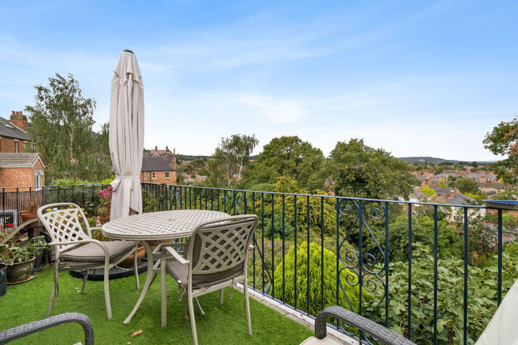 Highfield Road, Malvern, WR14 photo 3